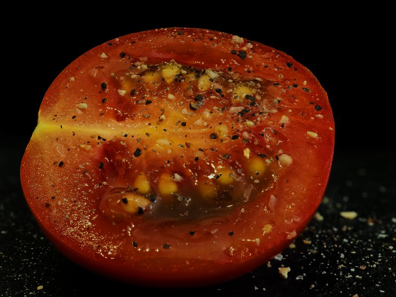 Tomate halb